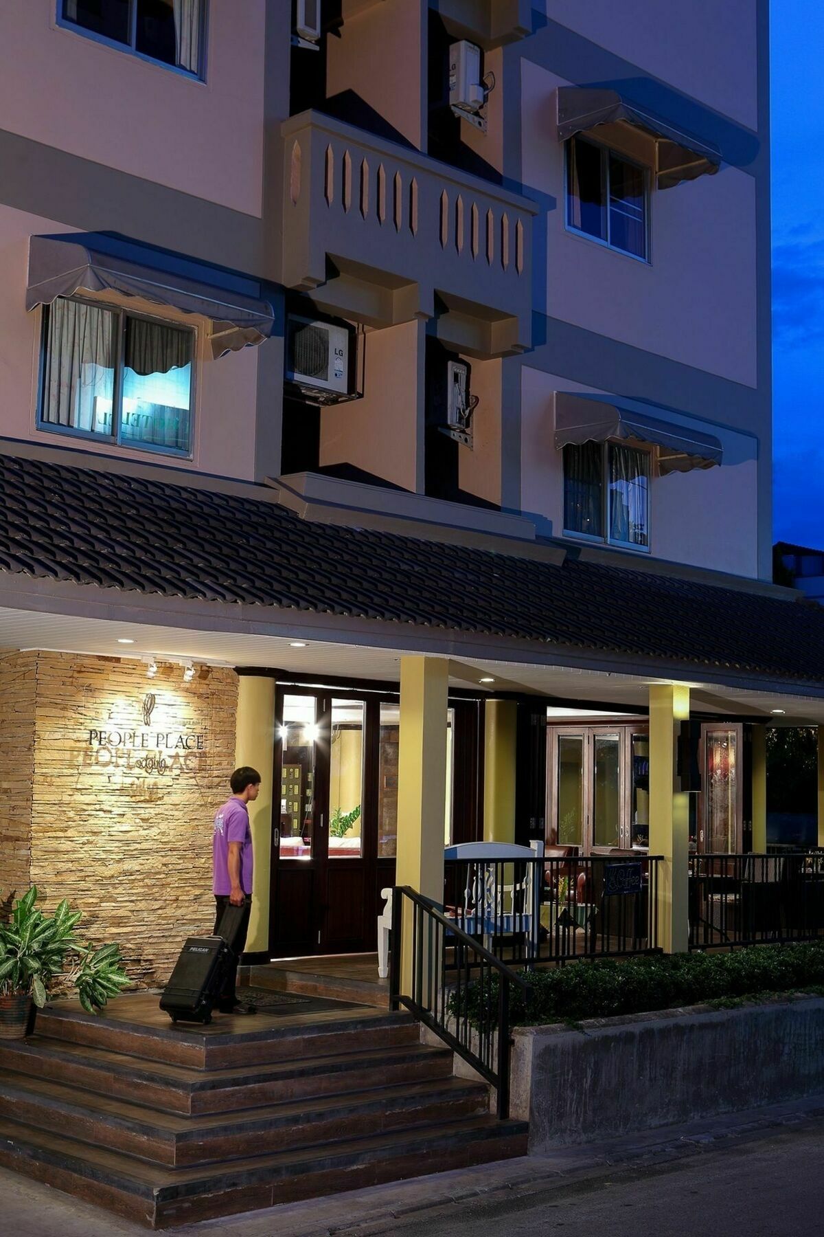 People Place Classic Hotel Sha Extra Plus Чиангмай Экстерьер фото